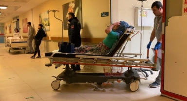 Kestel’de lastiği patlayan otomobil şarampole yuvarlandı