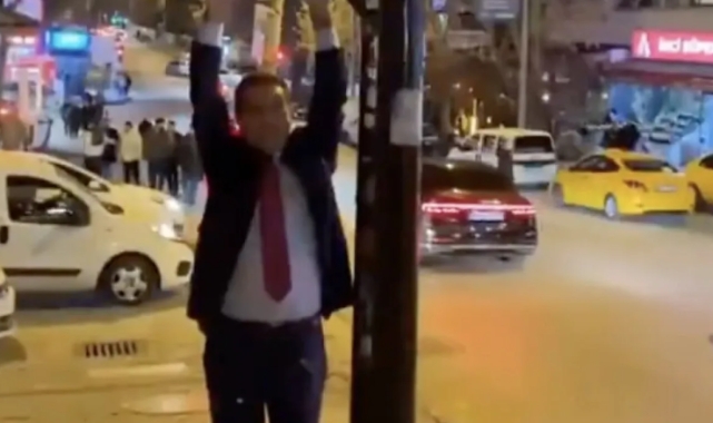 Mustafa Sarıgül, Ankara'da viral olan Kızılay tabelasına asıldı - GÜNDEM - 16 Bursa Haber