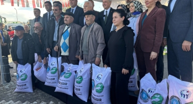 Mustafakemalpaşa’da Çiftçilere Tohum Desteği Bozbey: “Toprak Şehir Arsasından Daha Kıymetli Olacak”