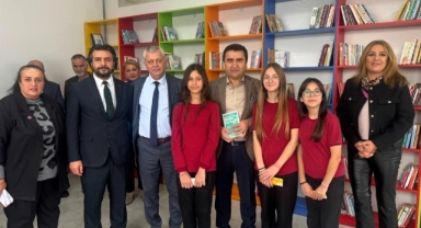 Osmangazi Belediyesi’nden Yıldırım Gürses Ortaokulu’na Kütüphane Desteği