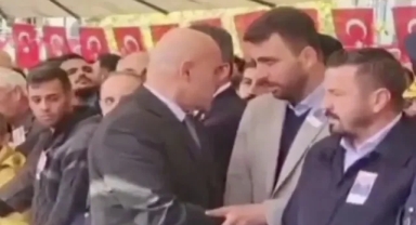 Şehit Cenazesinde Turhan Çömez ile Ali Taylan Öztaylan Arasında Gerginlik Kameraya Yansıdı