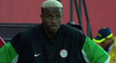 Victor Osimhen Devre Arasında Gözyaşlarıyla Soyunma Odasına Gitti