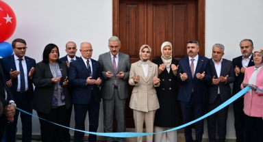 Yıldırım Sanat ve Zanaat Merkezi’ni Bakan Göktaş açtı