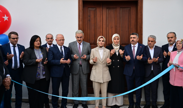 Yıldırım Sanat ve Zanaat Merkezi’ni Bakan Göktaş açtı