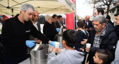 Başkan Erkan Aydın Çiftehavuzlar Mahallesi’nde Vatandaşların Taleplerini Dinledi