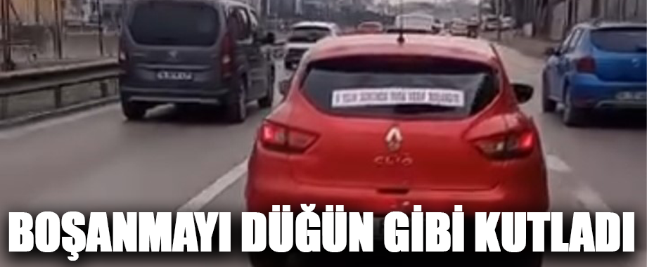 Bursa’da Süslü Otomobilin Arka Camındaki Yazı Gülümsetti