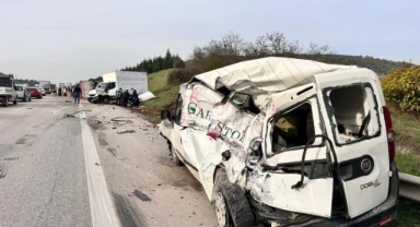 Bursa’da Tırın 2 Araca Çarpmasıyla Sürücü Hayatını Kaybetti