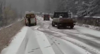 Bursa’da Yoğun Kar Hayatı Felç Etti
