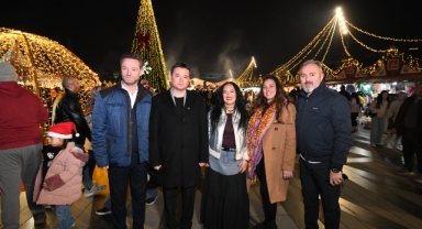  Erkan Aydın’dan Osmangazi Meydanı’nda Yeni Yıl Festivali Ziyareti