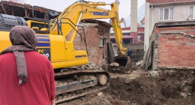 İnegöl’de İnşaat Kazısında Tarihi Mezarlar Ortaya Çıktı