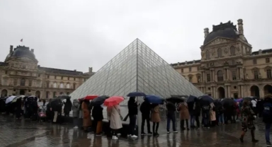 Louvre Müzesi’nde Grev Kararı