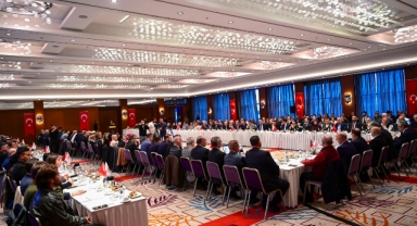 Mehmet Uçum’dan Bursa ziyareti: “Türkiye Sohbetleri” programı gerçekleştirildi