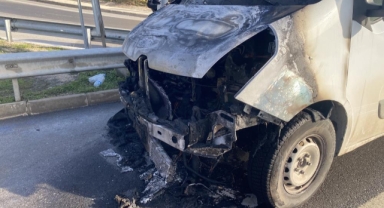 Mudanya’da Seyir Halindeki Minibüs Alev Aldı