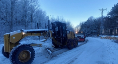 Osmangazi Belediyesi Mahalle Yollarında Tuzlama ve Yol Genişletme Çalışmalarını Sürdürüyor