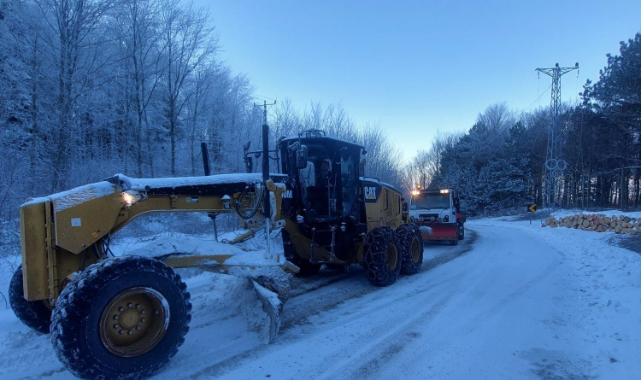 Osmangazi Belediyesi Mahalle Yollarında Tuzlama ve Yol Genişletme Çalışmalarını Sürdürüyor