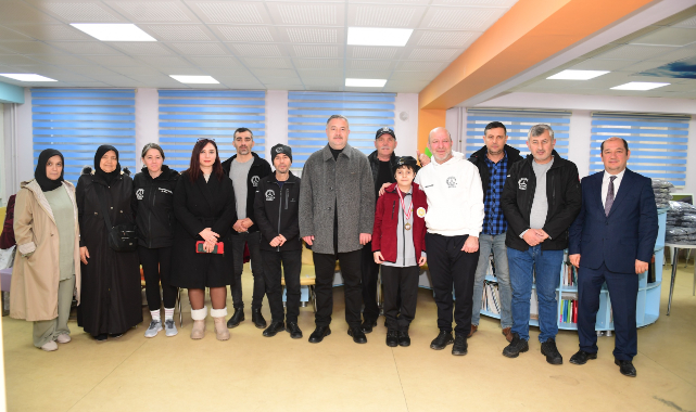 Osmangazi Belediyesi’nden Öğrencilere Kışlık Kıyafet Desteği