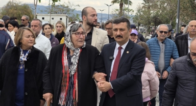 Pakize Akbaba Mudanya’da “Adalet Masası” Kurdu: İmralı’ya Siyah Çelenkli Protesto