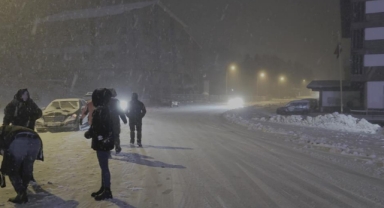 Uludağ’da yoğun kar yağışı: Yol kapandı, araçlar geri çevriliyor