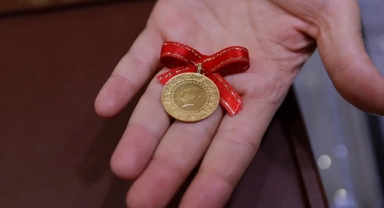 Altın yükselişi hız kesmiyor: Çeyrek altın saatler içinde 300 liradan fazla arttı
