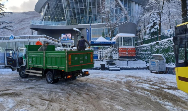 Bursa Büyükşehir Belediyesi’nden Kent Genelinde Yoğun Kar Mesaisi