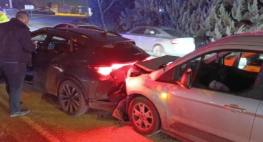 Bursa İnegöl’de Gizli Buzlanma Kazaya Neden Oldu: 3 Yaralı