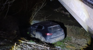 Bursa İnegöl’de Otomobil Dereye Uçtu: Sürücü Yaralandı