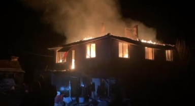 Bursa Orhaneli’de Köy Evinde Gece Yangını: Eski Muhtarın Evi Küle Döndü