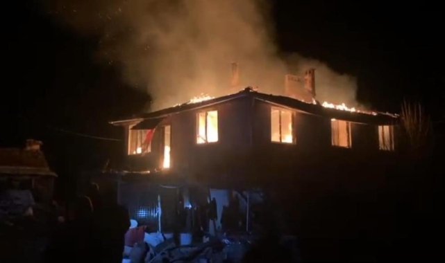 Bursa Orhaneli’de Köy Evinde Gece Yangını: Eski Muhtarın Evi Küle Döndü