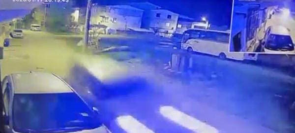 Bursa Osmangazi’de Park Halindeki Araca Çarpıp Kaçtı