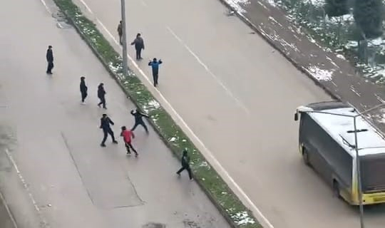 İnegöl’de Kar Topu Gerginliği Yaşandı