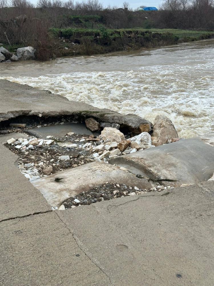Mustafakemalpaşa Yamanlı Mahallesi’nde Köprü Hasarı Tehlike Saçıyor