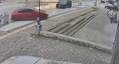 Osmangazi'de Direksiyon Dersi Kazayla Bitti: Fren Yerine Gaza Bastı