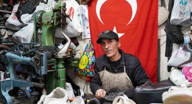 40 yıldır ayakkabıları yeniliyor