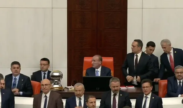 Akın Gürlek Meclis’te yemin etti, CHP’li vekiller olay çıkardı