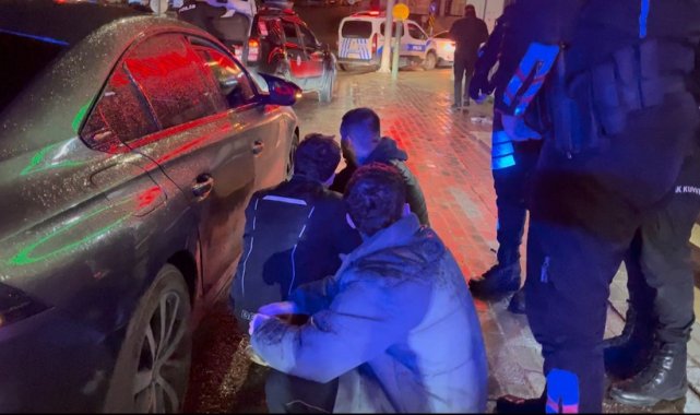 Alkolsüz sürücüsü, Yunus ekiplerini görünce gaza bastı: Polisin üzerine sürüp kaçtı, "Panik yaptım" dedi