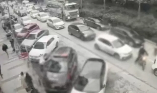 Aranan hükümlüyü dövmesi yakalattı