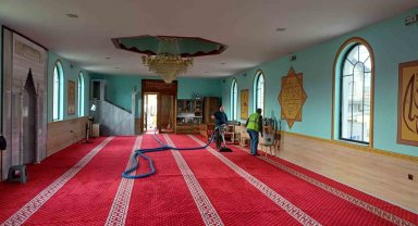 Balkanlar'daki camilerde Ramazan temizliği