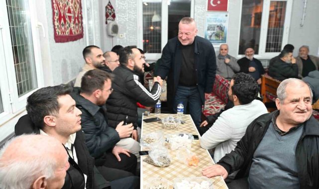Başkan teravih sonrası vatandaşlarla buluştu