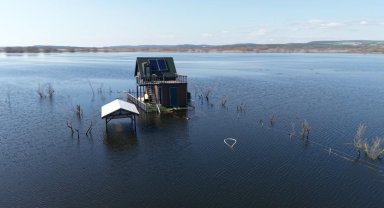 Bungalovlar, göl evi oldu