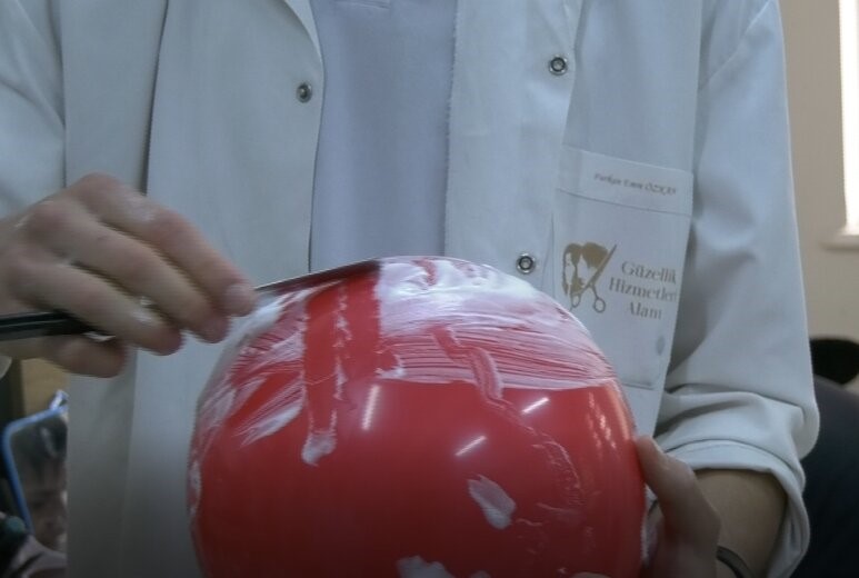 Bursa’da Meslek Lisesinde Osmanlı Tekniğiyle Tıraş Eğitimi