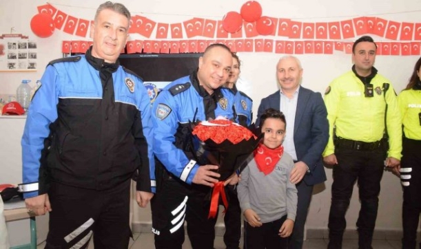 Bursa'da polislerden ilkokul öğrencilerine güvenlik eğitimi