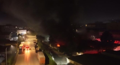 Bursa’da Tekstil Fabrikasında Gece Yangını: Sanayi Bölgesi Duman Altında Kaldı