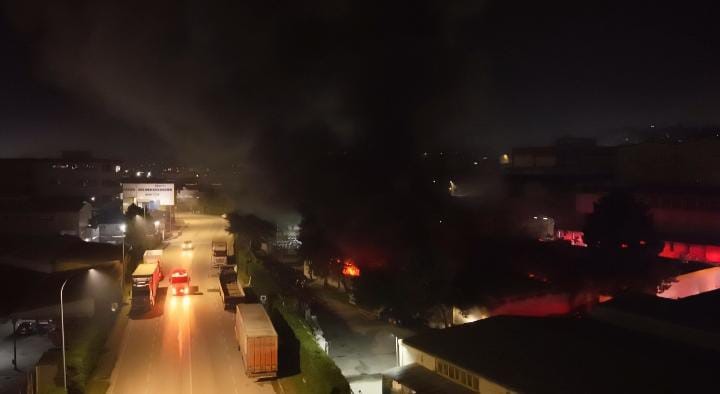 Bursa’da Tekstil Fabrikasında Gece Yangını: Sanayi Bölgesi Duman Altında Kaldı