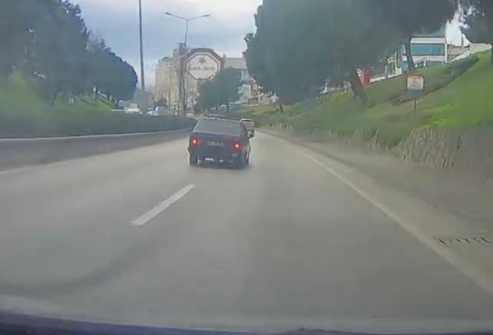 Bursa Osmangazi’de Kaldırımda Çocuklara Araç Süren Sürücü Yakalandı