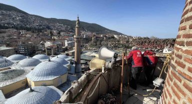 Bursa Ulu Cami'ye Ramazan mahyası: 'Kul hakkından sakın'