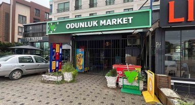 Bursa'da para üstü kavgası kamerada: Market savaş alanına döndü
