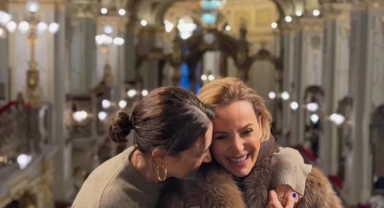 Buse Varol ve Eltisi Merve Tektaş Yurt Dışında Barışı Kutladı