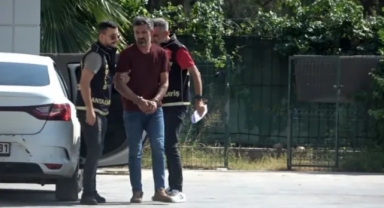 Eşini eşarpla boğarak öldürdü