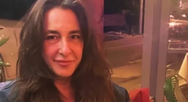 Esra Dermancıoğlu Sosyal Medyadan Gözlük Denemelerini Paylaştı