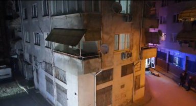 Gemlik'te hasarlı apartman tahliye edildi, sokak trafiğe kapatıldı